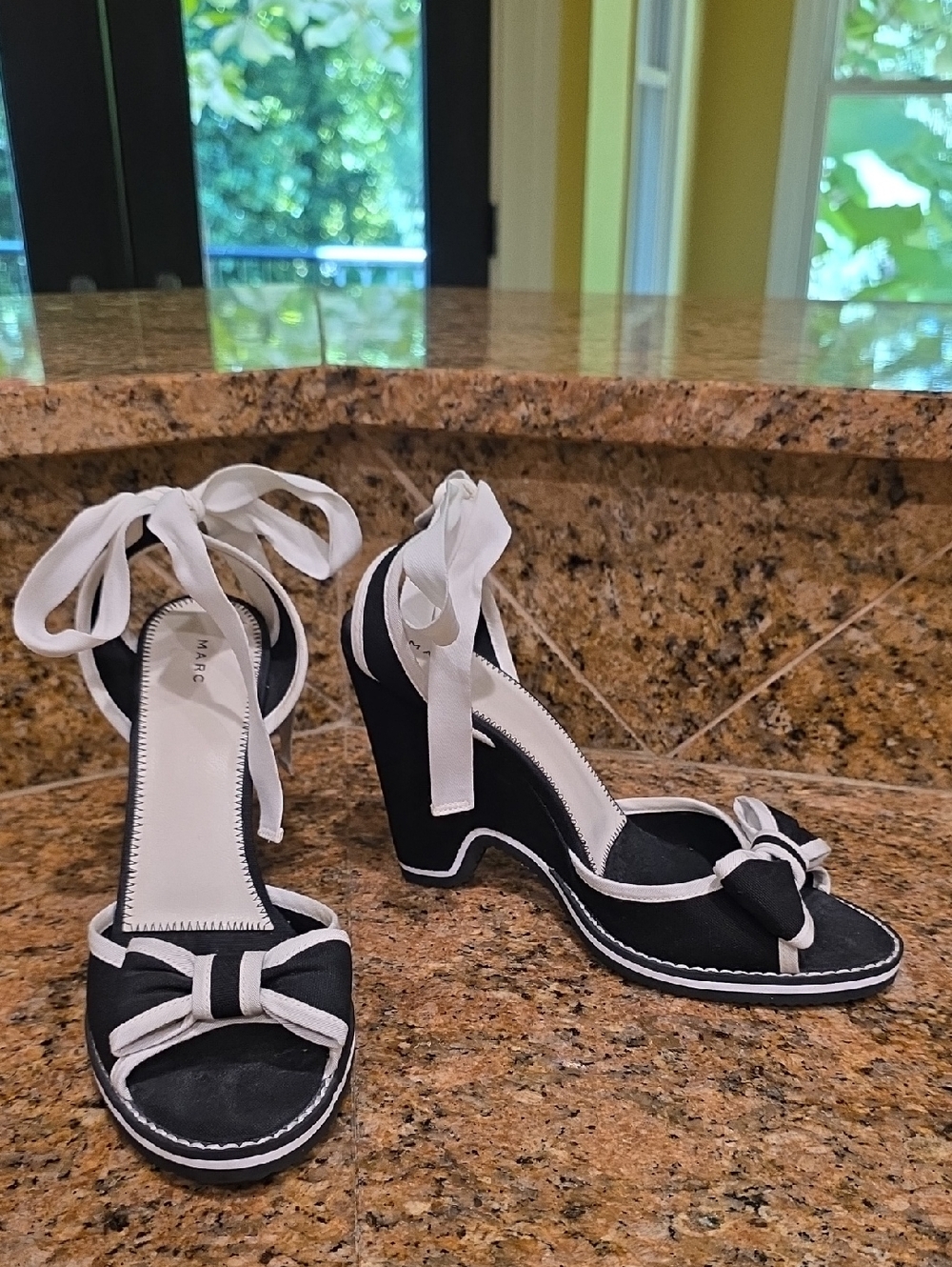 Marc Jacobs Bow Wedge Sandal - SZ 9.5